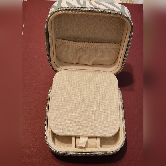 Milly Blue White Zebra print Zip Around Jewelry Travel Box Organizer Size Small - Picture 4 of 4